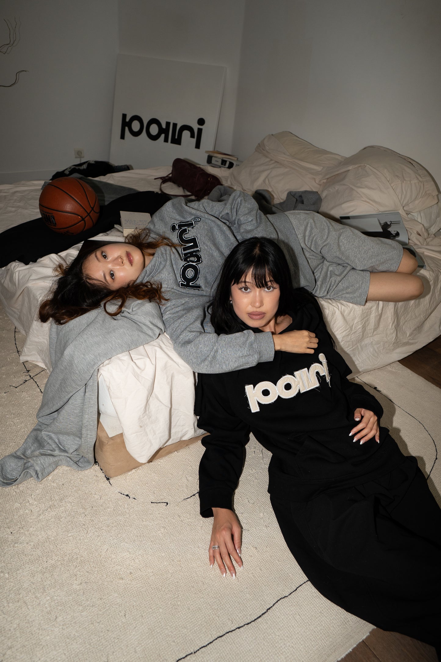 BLACK & CREAM HOODIE "PARI"