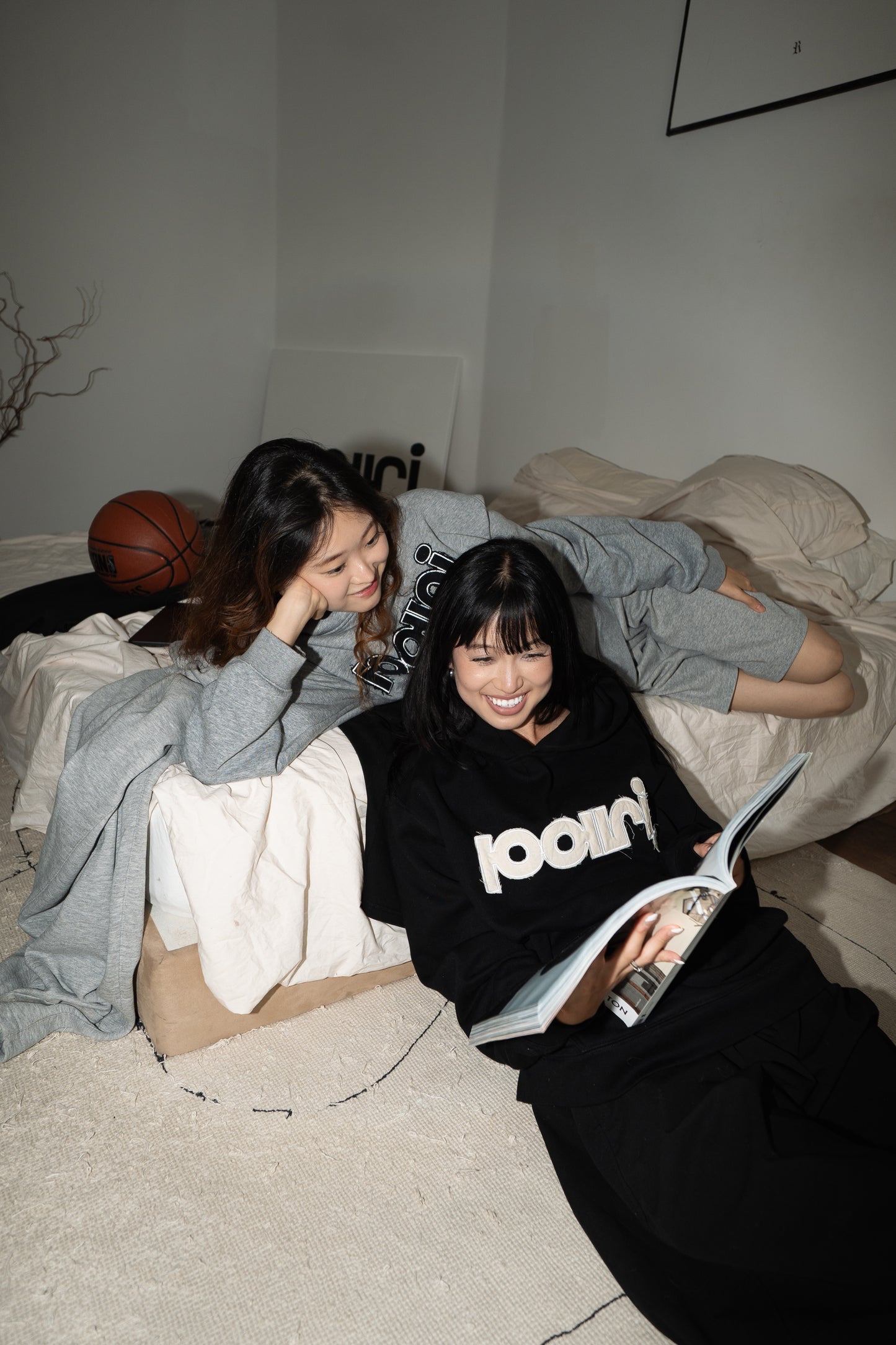 BLACK & CREAM HOODIE "PARI"